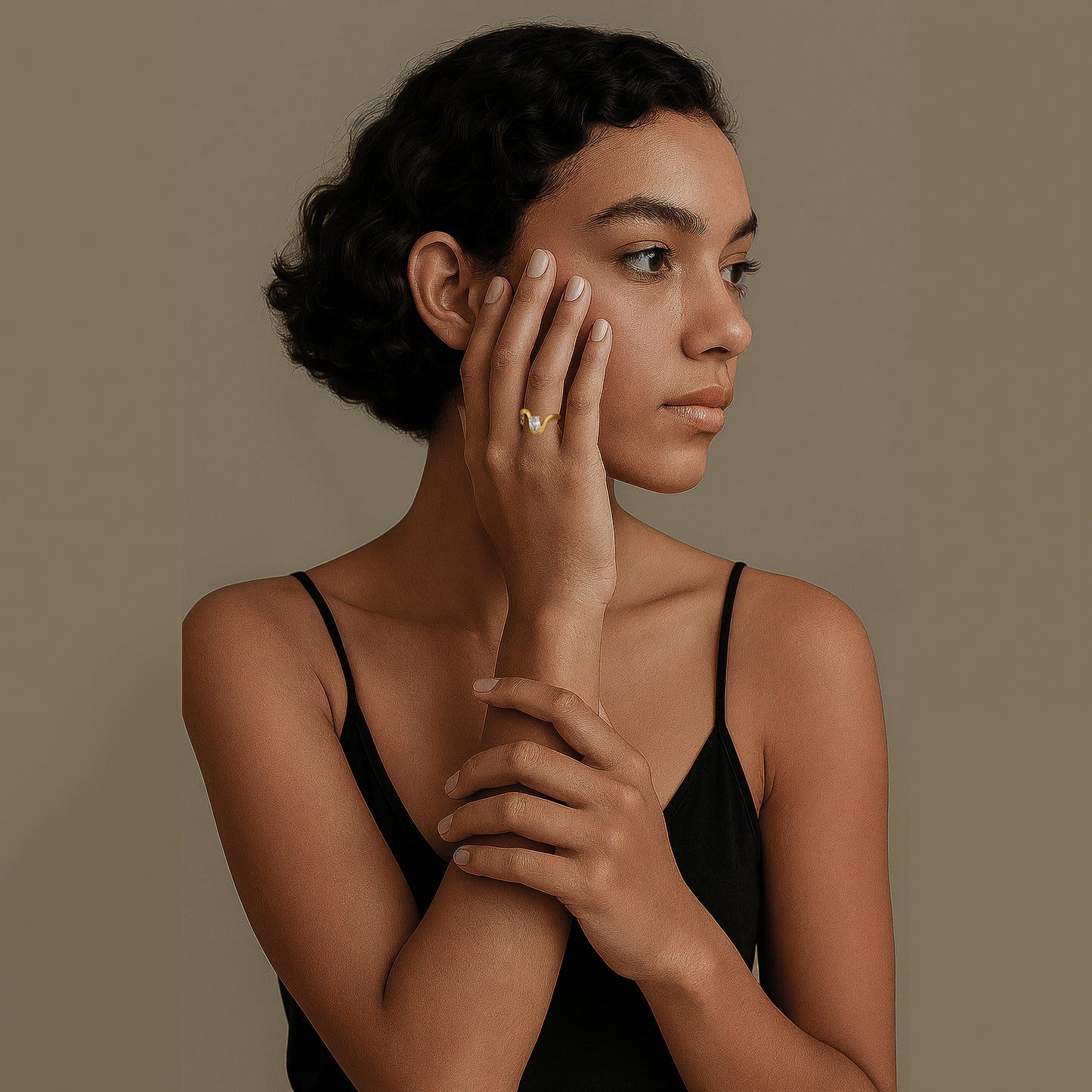 Oval Luna Curve Ring in Yellow Gold
