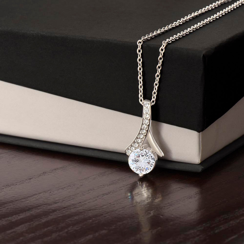 Golden and Vintage Alluring Beauty Necklace – Elegance That Captivates