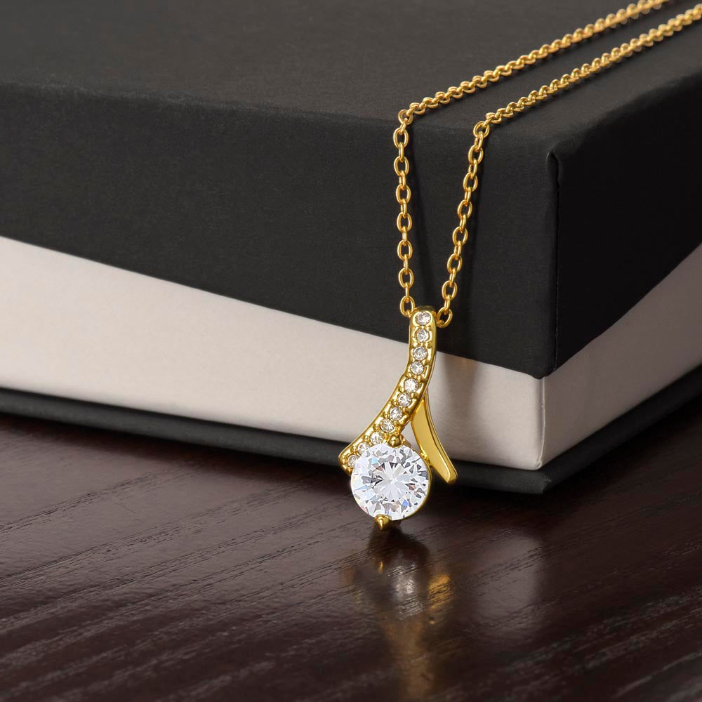 Golden and Vintage Alluring Beauty Necklace – Elegance That Captivates