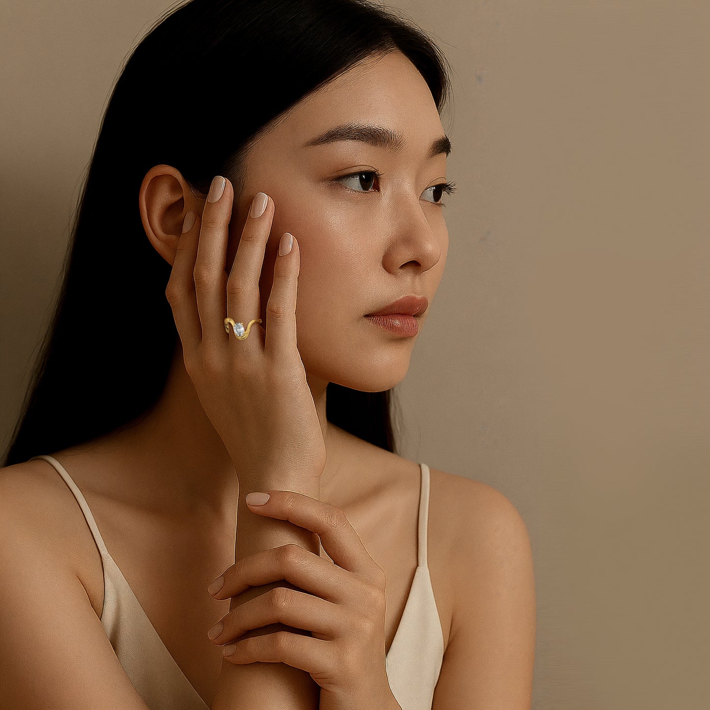Oval  Luna  Curve Ring in Yellow Gold