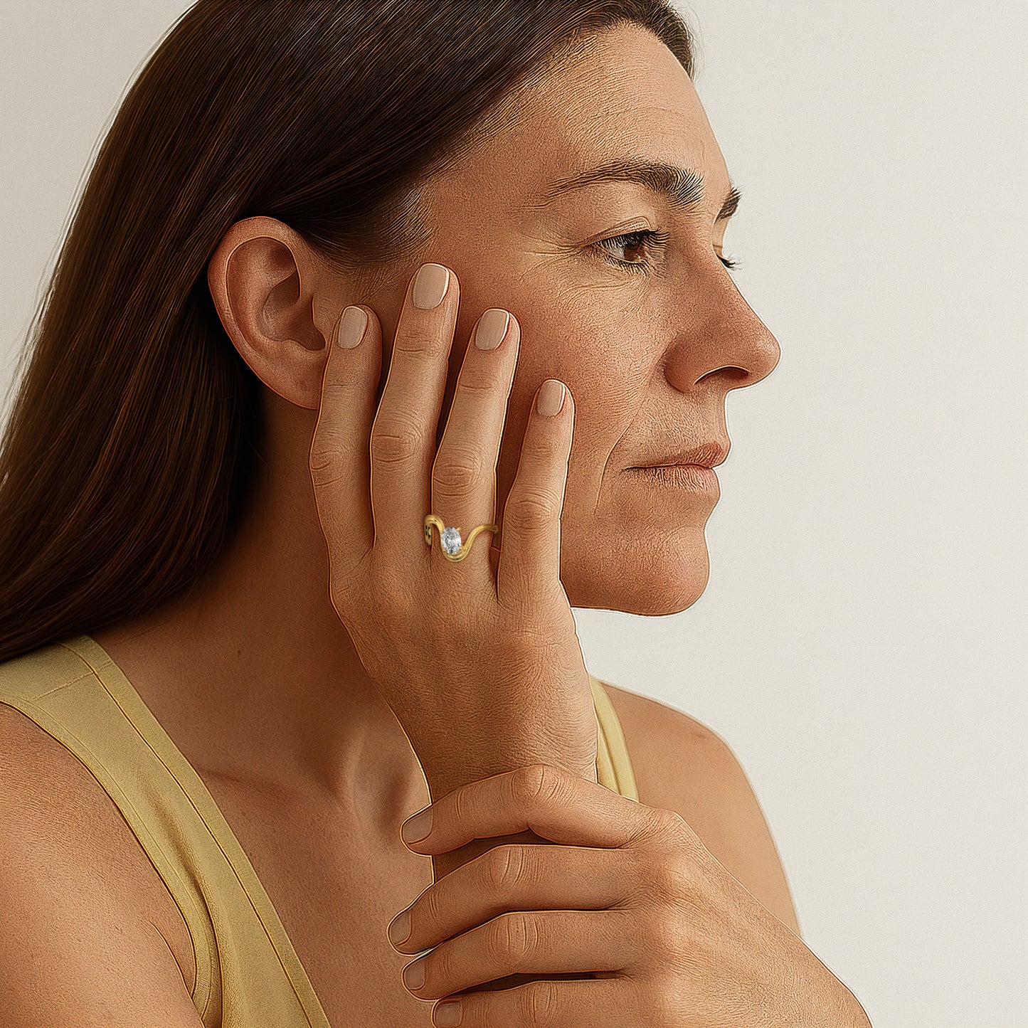 Oval  Luna  Curve Ring in Yellow Gold
