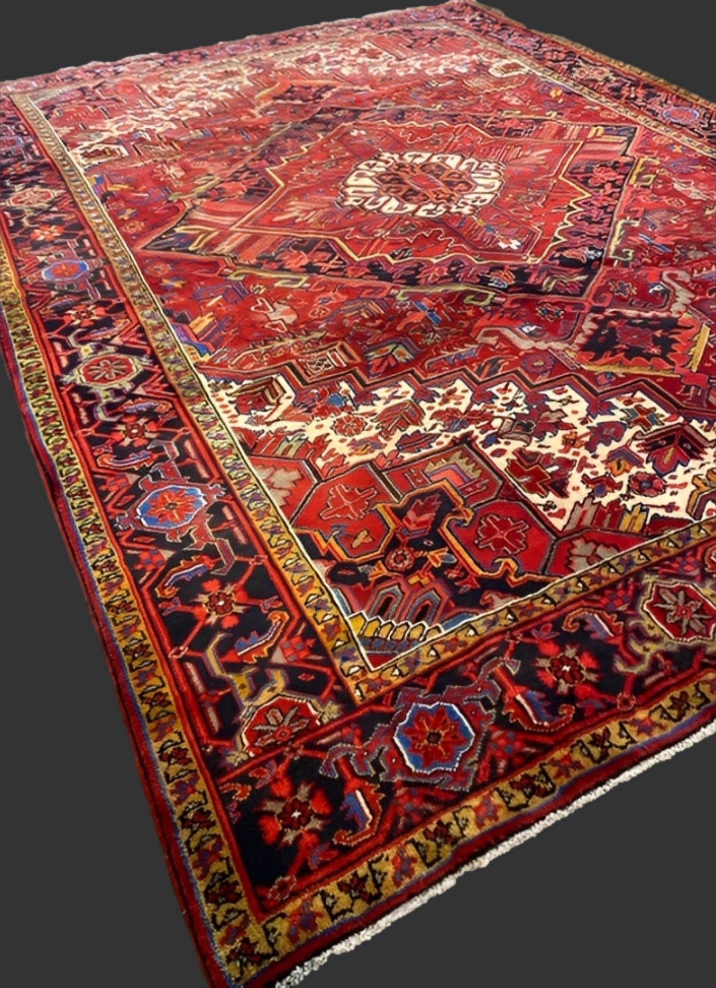 Bakhshayesh Rug – Hand-Knotted Persian Carpet with Timeless Charm