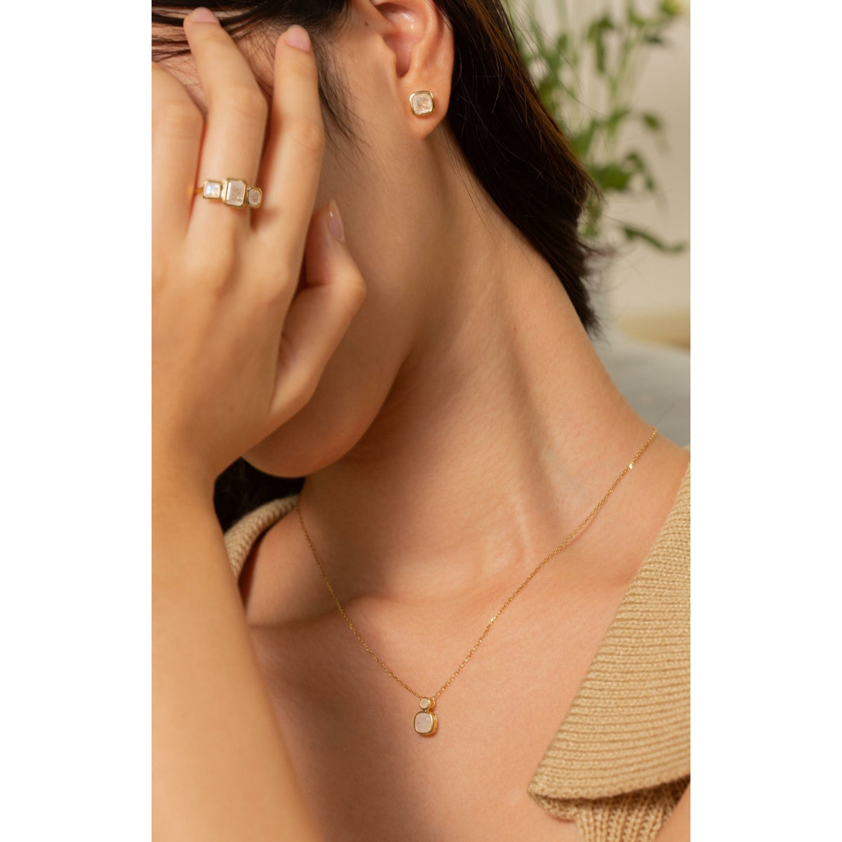 Malaika Rainbow Moonstone Round and Cushion Cut Necklace