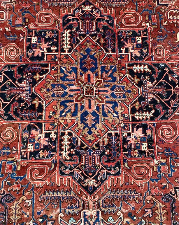 Heriz Rug 12HZ257010 – Hand-Knotted Persian Carpet with Bold Traditional Design