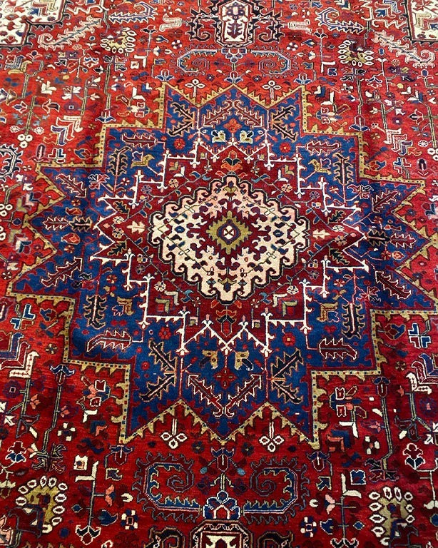 Heriz Rug 13.5HZ257001 – Authentic 40-Year-Old Hand-Knotted Persian Carpet